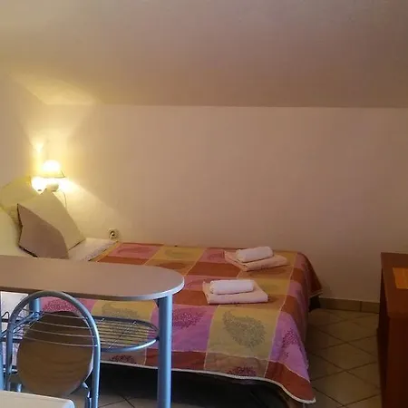 Apartment Maslina *